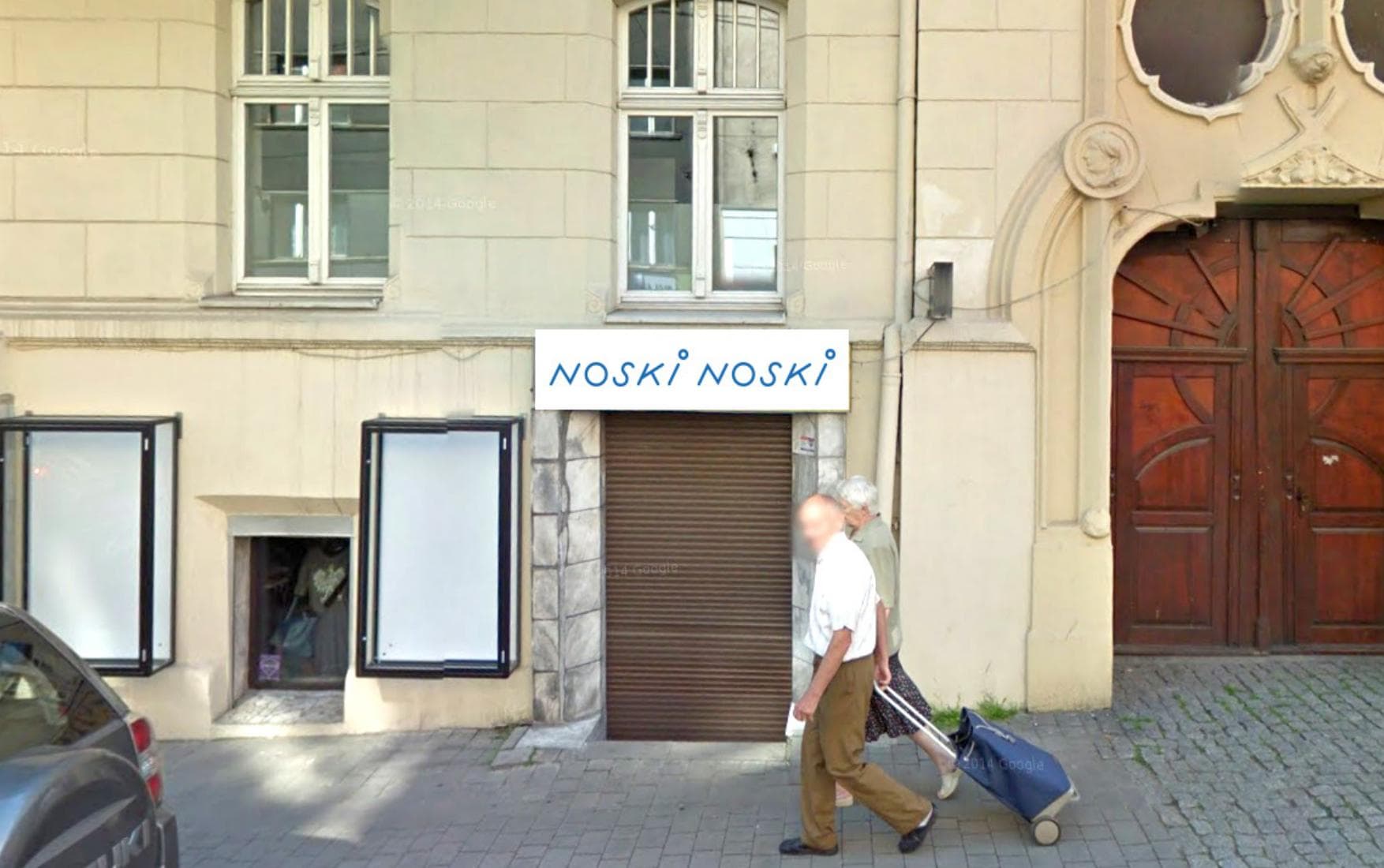 Szyld Noski Noski — wizualizacja jak logo może wyglądać w przestrzeni miejskiej.